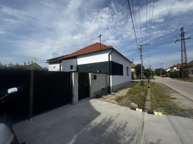 Eladó családi ház, Szegeden, Vezér utcában 110 M Ft, 3 szobás