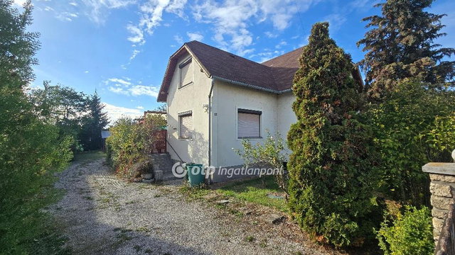 Eladó családi ház, Gyulakeszin 90 M Ft, 7 szobás