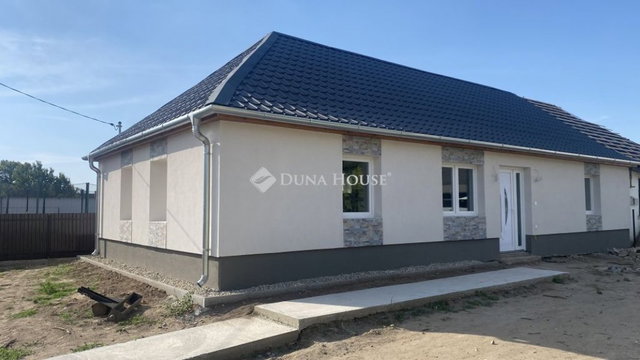 Eladó ikerház, Tápióbicskén 49.5 M Ft, 4 szobás