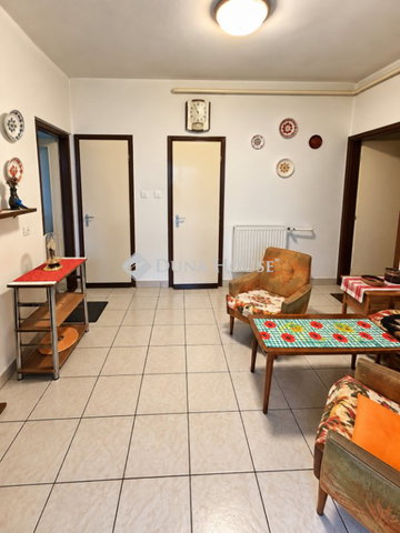 Eladó családi ház, Veszprémben 120 M Ft, 4 szobás