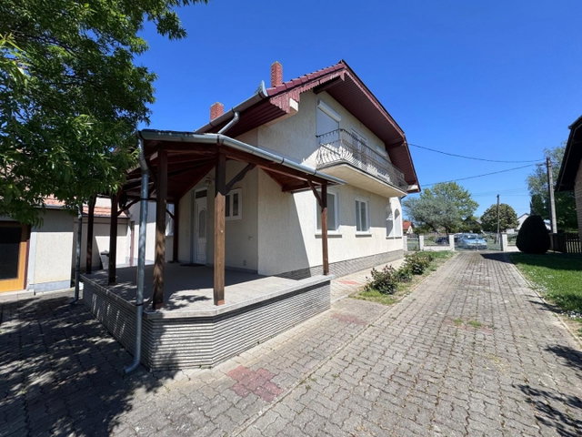 Eladó családi ház, Zalaszentgróton 72 M Ft, 6 szobás