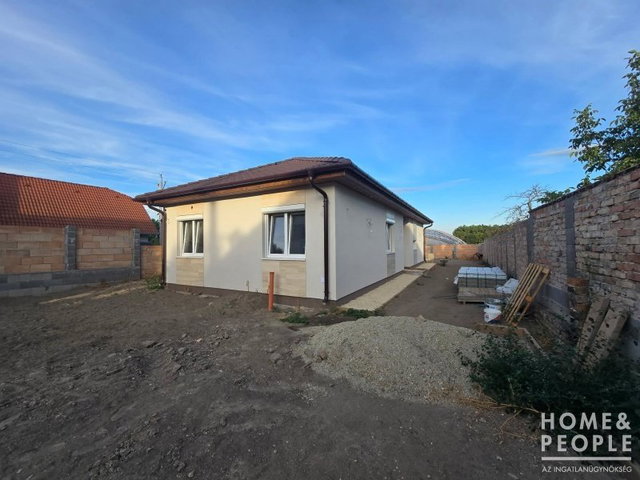 Eladó családi ház, Szegeden 99 M Ft, 3+1 szobás