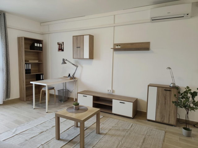 Kiadó panellakás, albérlet, Pécsett, Varsány utcában, 2 szobás