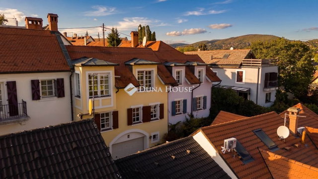 Eladó családi ház, Szentendrén 350 M Ft, 7 szobás