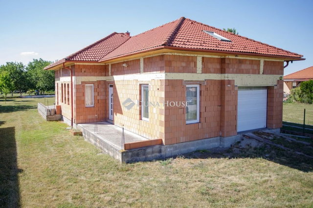Eladó családi ház, Lébényben 89 M Ft, 6 szobás