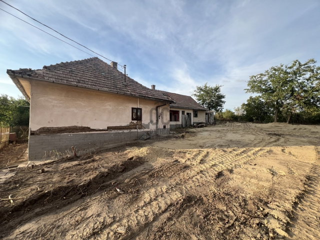 Eladó családi ház, Szedresen 9.9 M Ft, 3 szobás