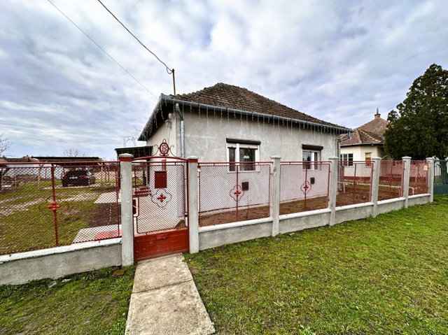 Eladó családi ház, Sarkadon 16.5 M Ft, 2 szobás