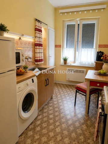 Eladó téglalakás, Komlón, Tompa Mihály utcában 15 M Ft