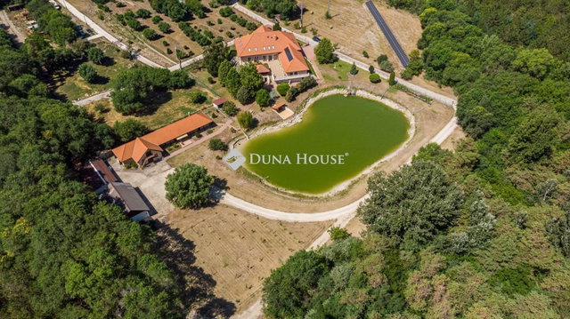 Eladó családi ház, Ócsán 999 M Ft, 12 szobás