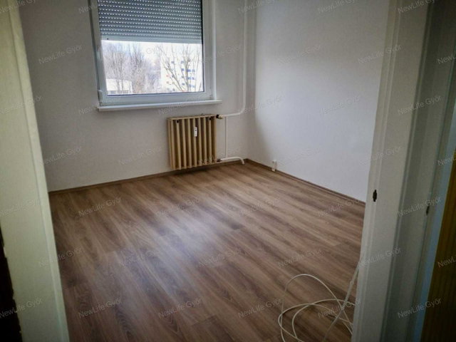 Eladó panellakás, Győrött 62 M Ft, 3+1 szobás