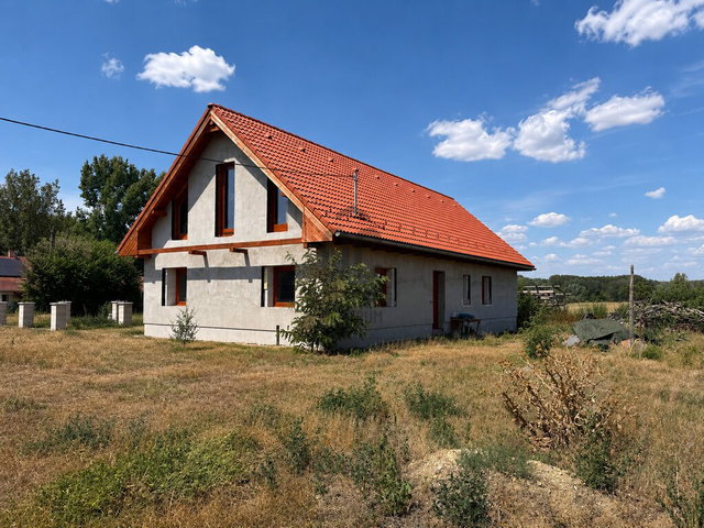 Eladó családi ház, Csemőn 54.9 M Ft, 4 szobás