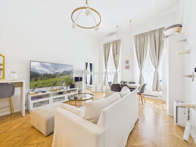 Eladó téglalakás, Budapesten, VII. kerületben, Akácfa utcában