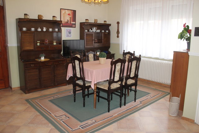 Eladó családi ház, Csornán 78.99 M Ft, 5 szobás