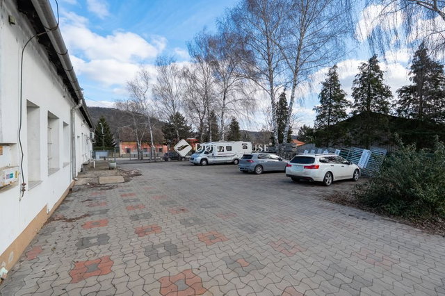 Kiadó üzlethelyiség, Tatabányán, Deák Ferenc utcában