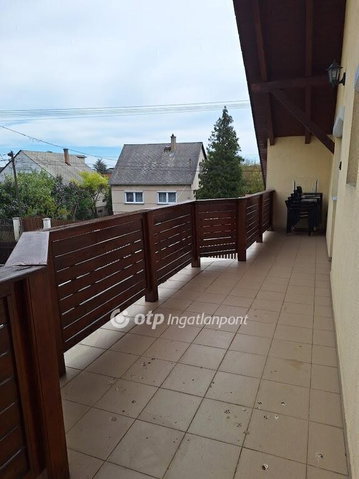 Eladó családi ház, Székesfehérvárott 169.9 M Ft, 9 szobás