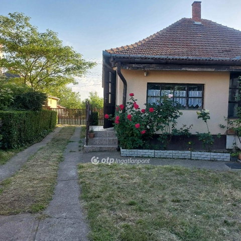 Eladó családi ház, Jászfényszarun 37 M Ft, 3 szobás