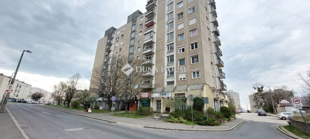 Eladó panellakás, Tatabányán, Gábor Áron utcában 39.9 M Ft