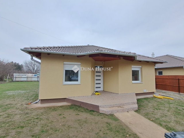 Eladó családi ház, Csévharaszton 89.9 M Ft, 4 szobás