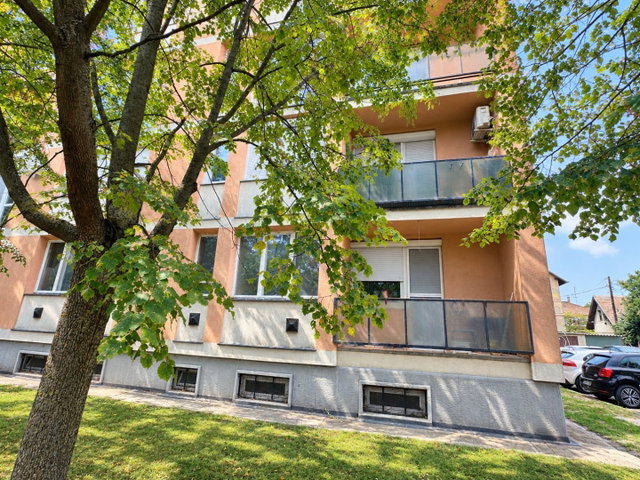 Eladó panellakás, Győrött 47.99 M Ft, 2 szobás