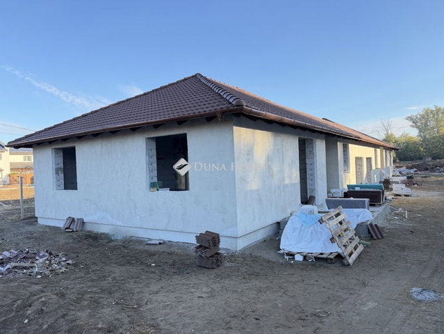 Eladó ikerház, Monoron 92 M Ft, 4 szobás / költözzbe.hu