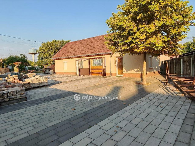 Eladó családi ház, Dömsödön 39.9 M Ft, 1 szobás