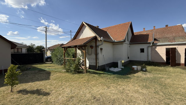Eladó családi ház, Tégláson 33 M Ft, 2 szobás