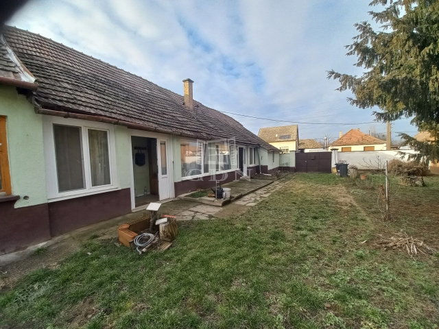 Eladó családi ház, Csátalján 10 M Ft, 3 szobás