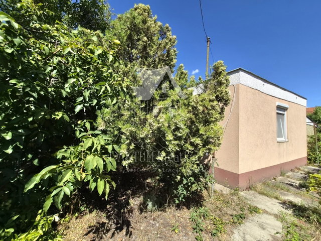 Eladó nyaraló, Szolnokon 29.99 M Ft, 1+1 szobás