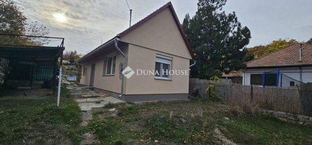 Eladó családi ház, Tóalmáson 37.8 M Ft, 2 szobás