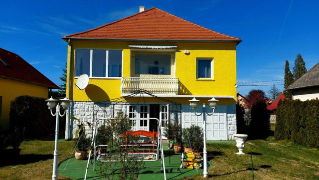 Eladó családi ház, Balatonmáriafürdőn 98 M Ft, 5+1 szobás