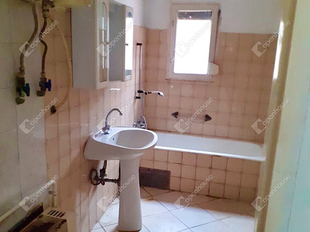 Eladó családi ház, Káván 23.9 M Ft, 1 szobás