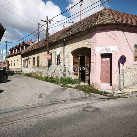 Eladó téglalakás, Pécsett, Könyök utcában 23.5 M Ft, 3 szobás