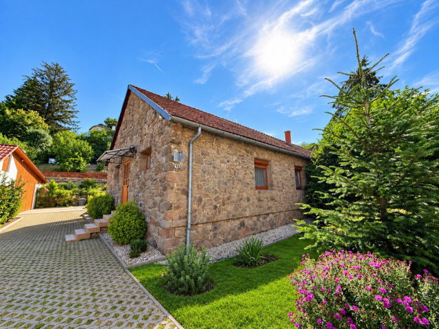 Eladó családi ház, Komlón, Bajcsy-Zsilinszky utcában 99.9 M Ft