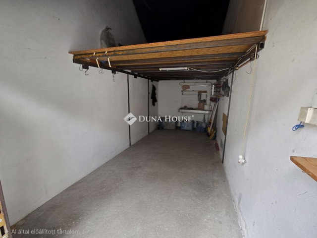 Eladó garázs, Balatonfüreden, Perczel Mór utcában 16.4 M Ft