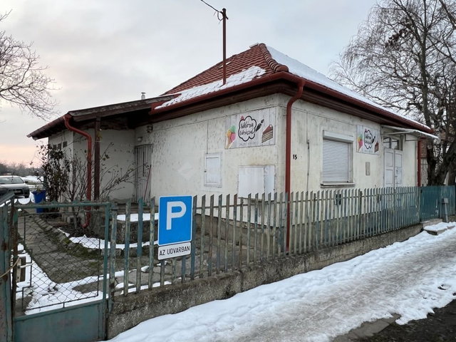 Eladó családi ház, Sárkeresztúron 28 M Ft, 4 szobás