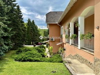 Eladó családi ház, Abaligeten 135 M Ft, 9 szobás