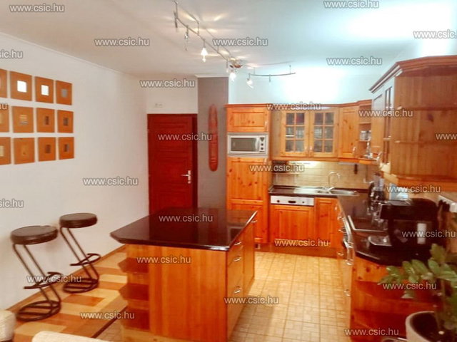 Eladó családi ház, Budaörsön 385.5 M Ft, 6 szobás