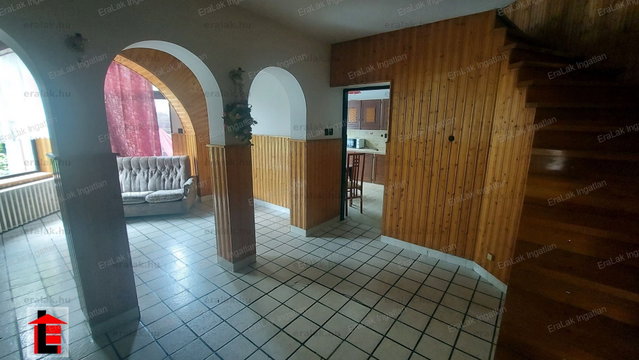 Eladó családi ház, Győrött 91.5 M Ft, 6 szobás