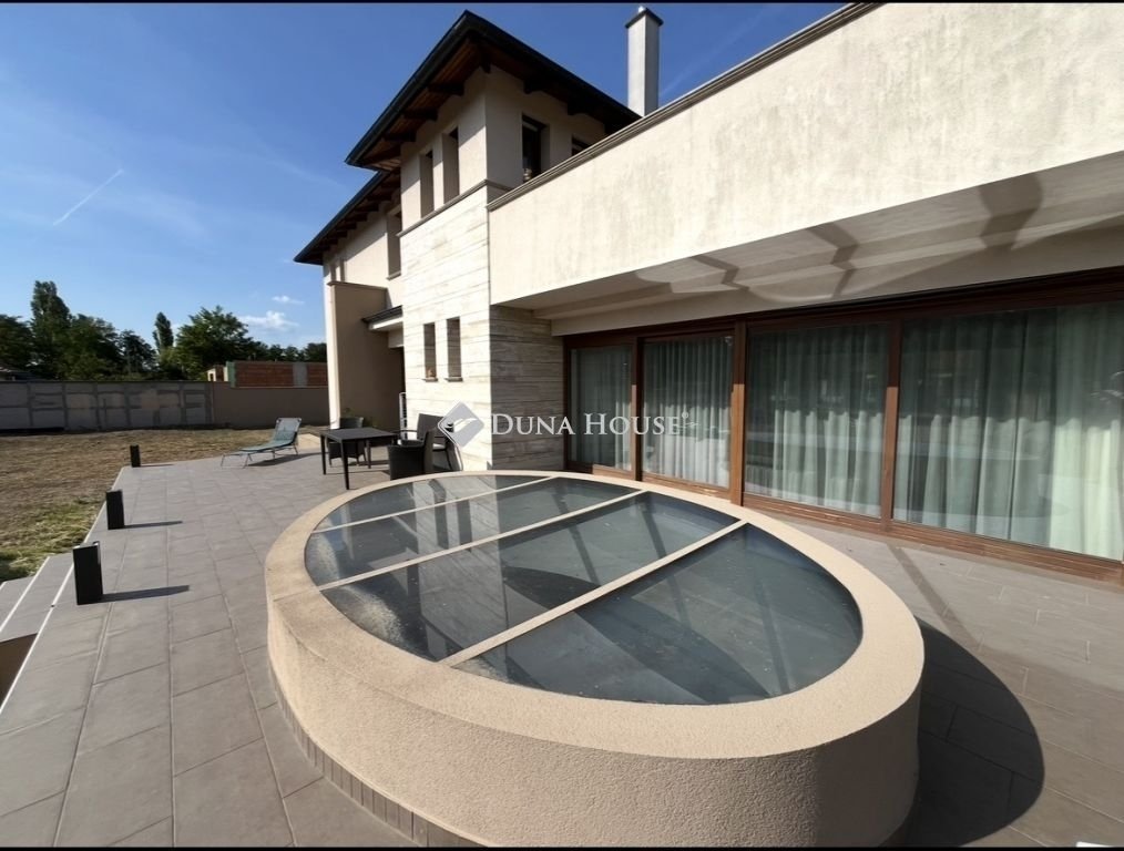 4 bed · 451m² · 385.000.000 ft