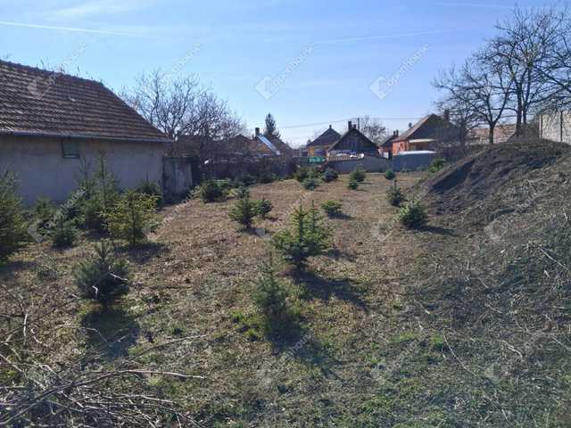 Eladó családi ház, Ácson 14.8 M Ft, 2 szobás