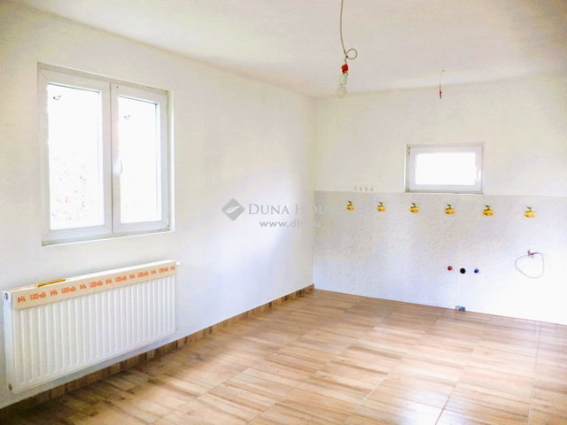 Eladó családi ház, Kápolnásnyéken 59.9 M Ft, 1+1 szobás