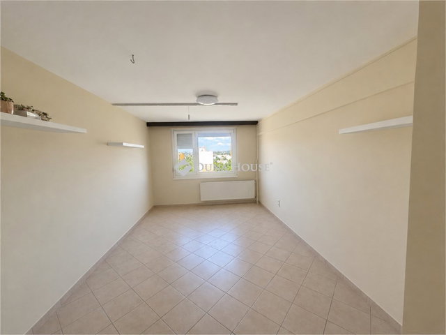 Eladó panellakás, Székesfehérvárott 63 M Ft, 3 szobás