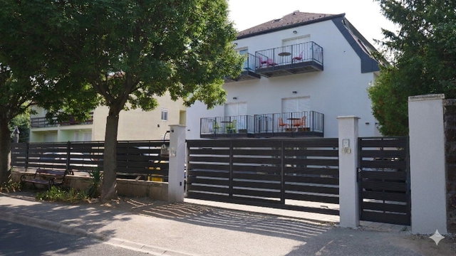 Eladó családi ház, Balatonfüreden 649 M Ft, 14 szobás
