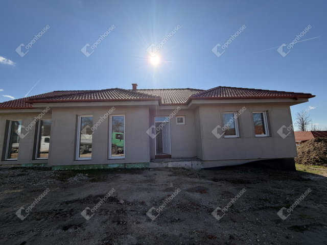 Eladó családi ház, Gyenesdiáson 135 M Ft, 4 szobás