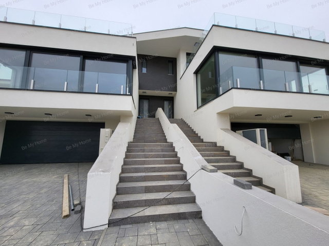 Eladó ikerház, Budapesten, III. kerületben 324.9 M Ft, 4 szobás