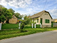 Eladó családi ház