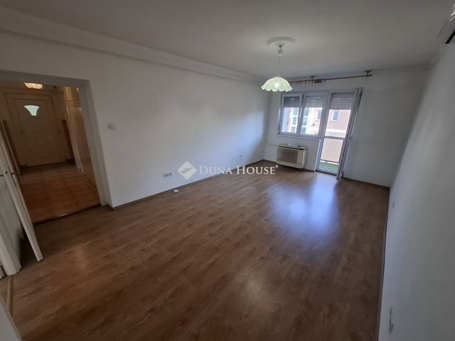 Eladó téglalakás, Kiskunfélegyházán 34.9 M Ft, 2 szobás