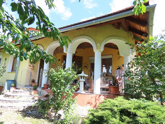 Eladó családi ház, Vonyarcvashegyen 159 M Ft, 6 szobás