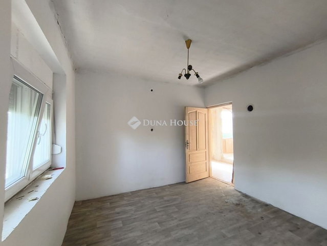Eladó családi ház, Dombóváron 24.9 M Ft, 4 szobás