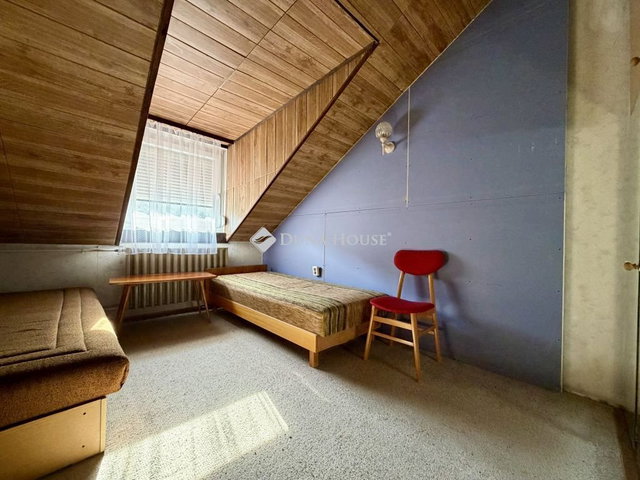 Eladó téglalakás, Balatonalmádiban 79.9 M Ft, 6 szobás